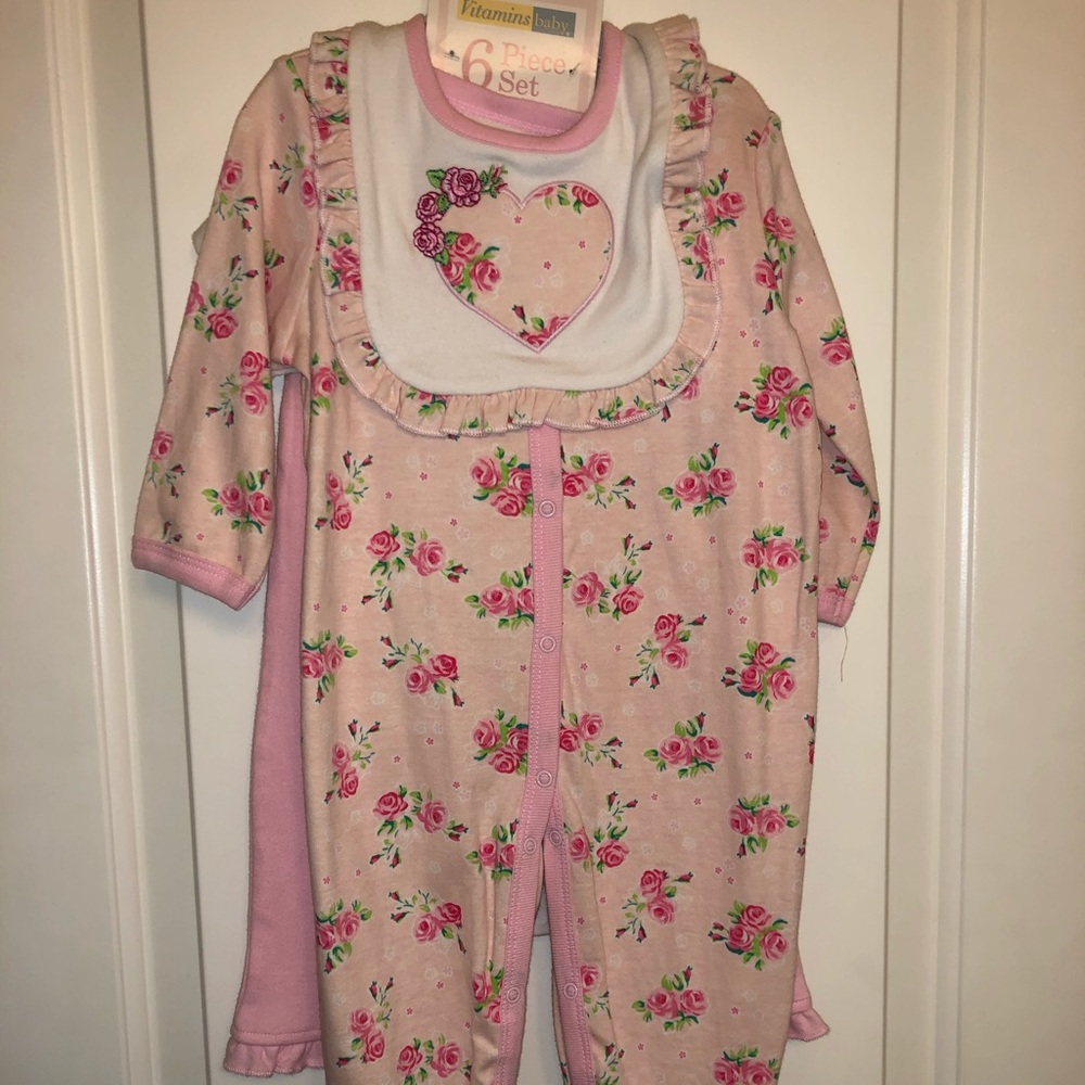 Baby girl 6 piece set socks beanie onesie